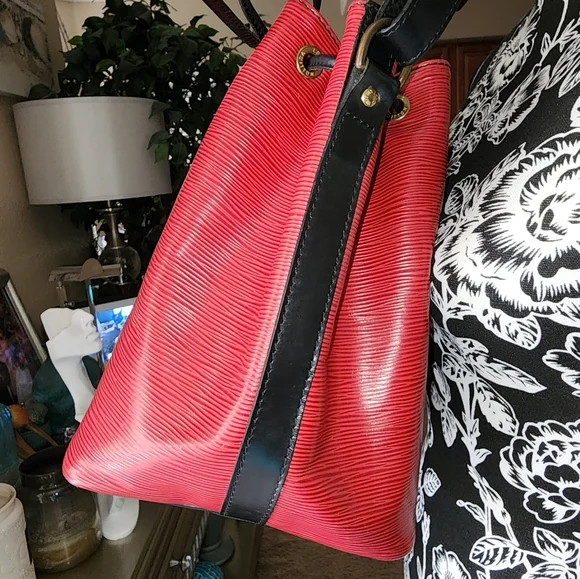 Louis Vuitton Noe Bucket Bag ❤️🖤 - Picture 5 of 16